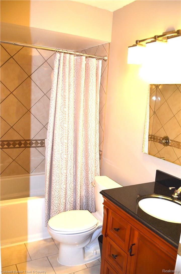912 Ridge Court Brighton, MI 48116 - Photo 8 of 19 Update Bathroom