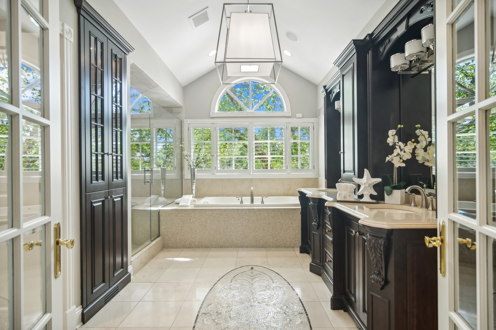 610 West Windsor Road Palatine, IL 60067 - Photo 22 of 51 a bathroom with a tub and a sink