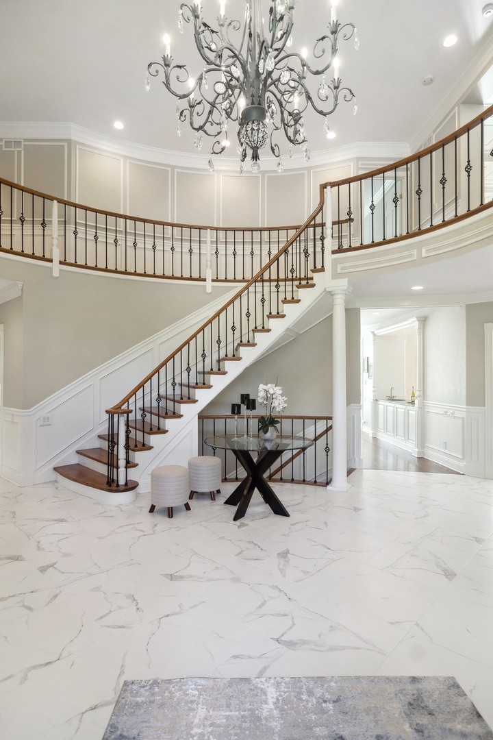 610 West Windsor Road Palatine, IL 60067 - Photo 4 of 51 a view of entryway