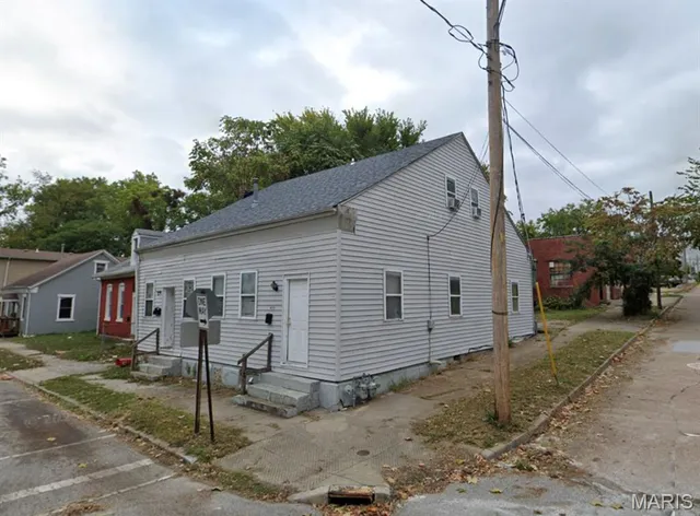 $1,095 | 402 North 1st Street, Belleville, IL 62220