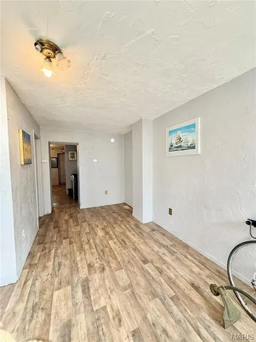 $1,095 | 402 North 1st Street, Belleville, IL 62220