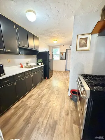 $1,095 | 402 North 1st Street, Belleville, IL 62220