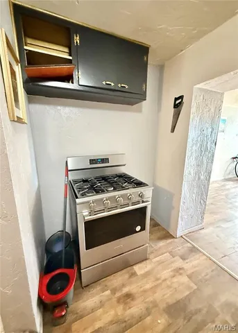 $1,095 | 402 North 1st Street, Belleville, IL 62220