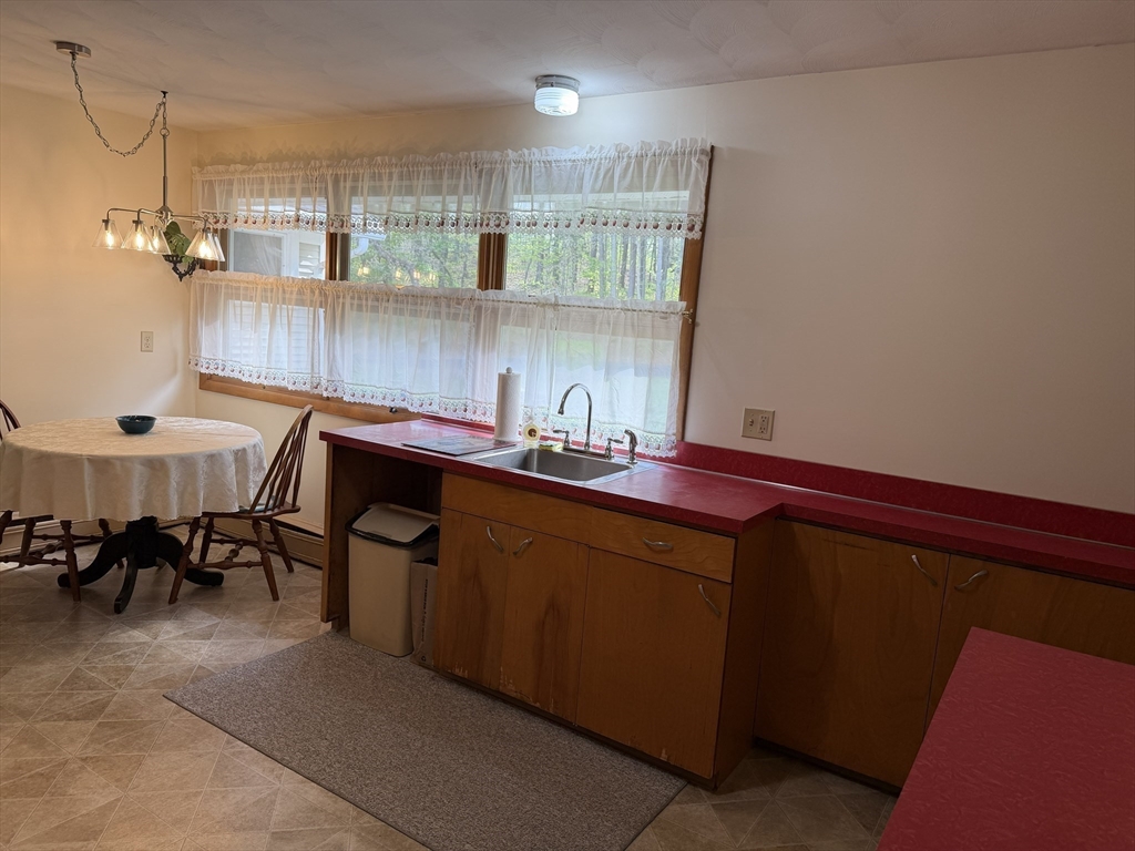 34 Bassett Road Holyoke, MA 01040 - Photo 16 of 37 Gallery Image 16