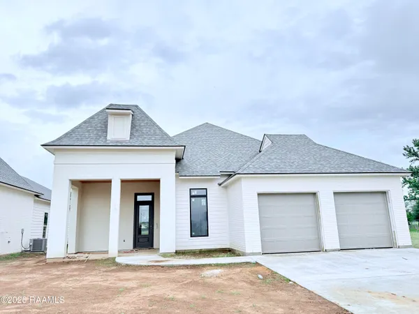 $464,900 | 201 Cliffside Drive, Youngsville, LA 70592