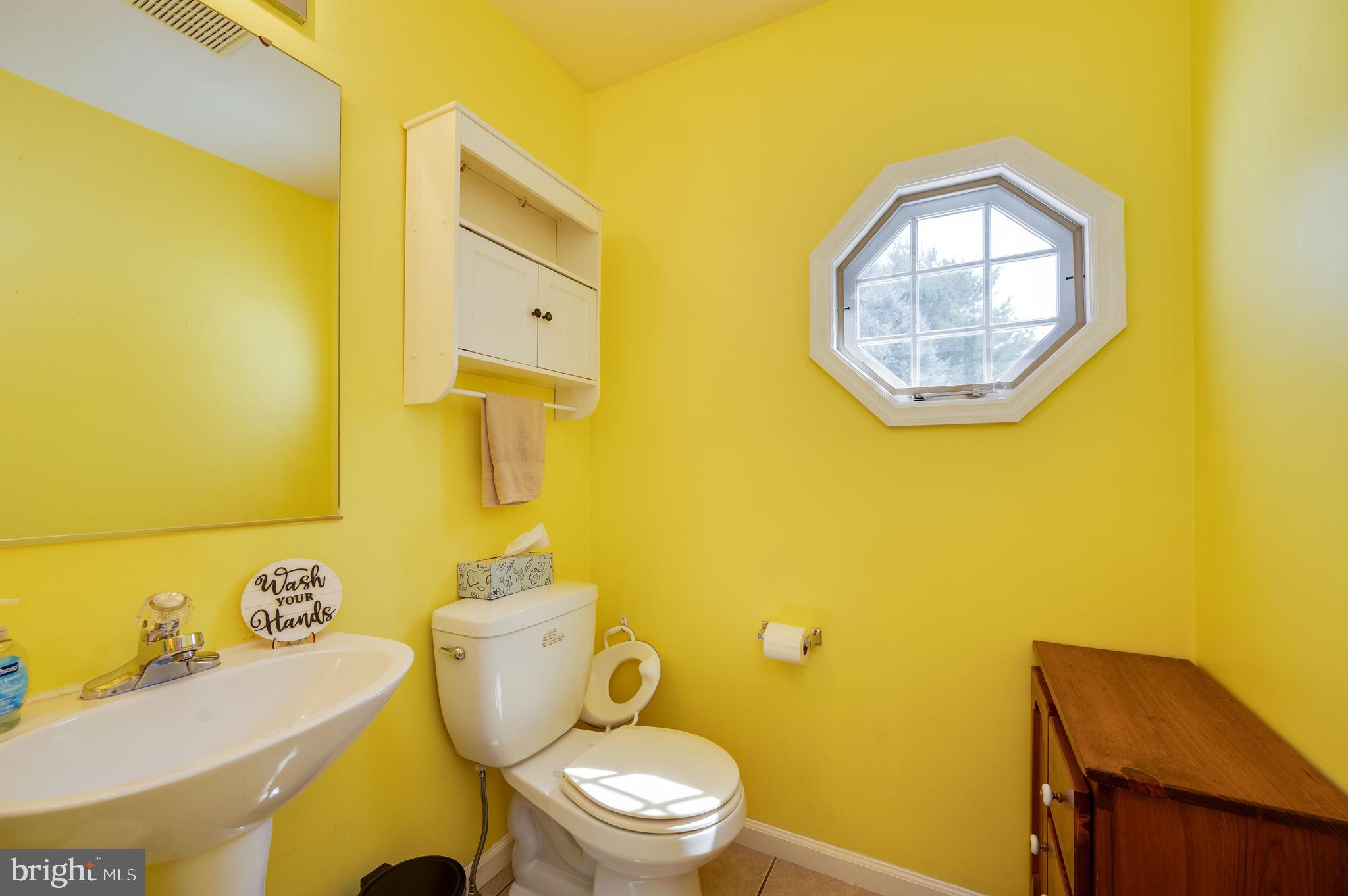 391 Sioux Court Reading, PA 19608 - Photo 21 of 43 Main Floor Half Bath