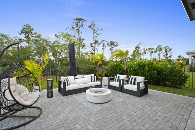 $659,000 | 2133 Southeast Mosaic Blvd Port, Port St. Lucie, FL 34984