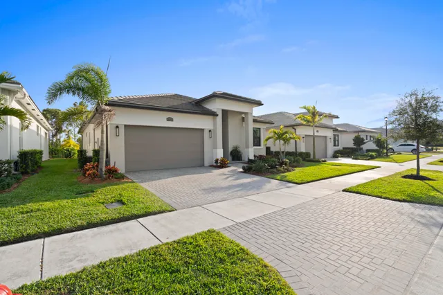 $659,000 | 2133 Southeast Mosaic Blvd Port, Port St. Lucie, FL 34984