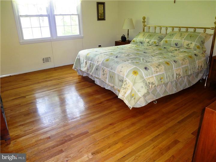 5 Newcastle Road Freehold, NJ 07728 - Photo 8 of 11 Gallery Image 8