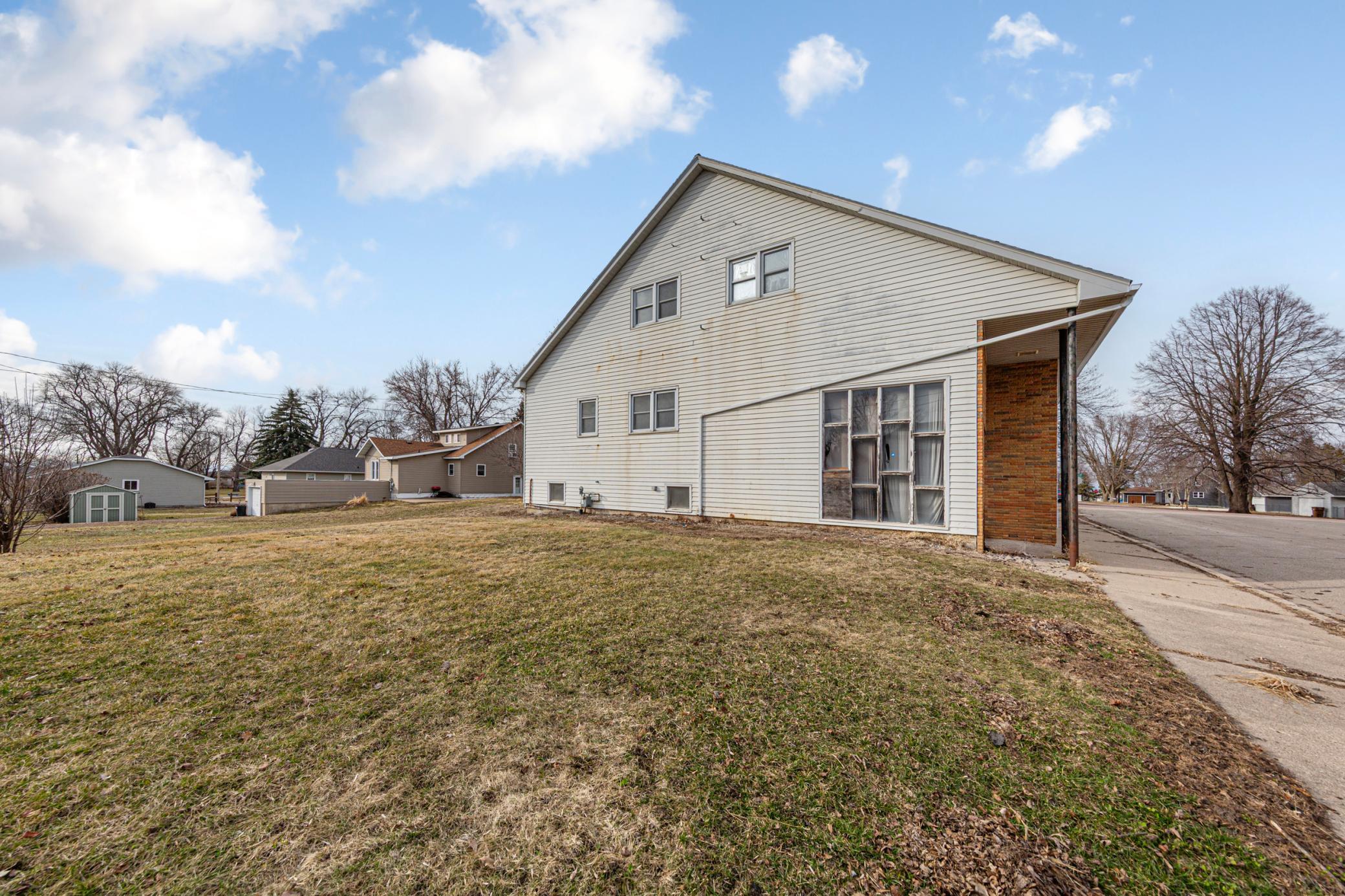 402 4th Street North Ellendale, MN 56026 - Photo 3 of 29