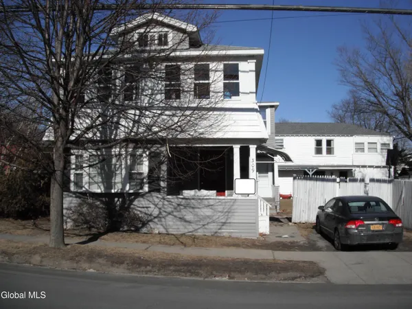 $1,245 | 309 Vliet Street, Unit 1, Cohoes, NY 12047