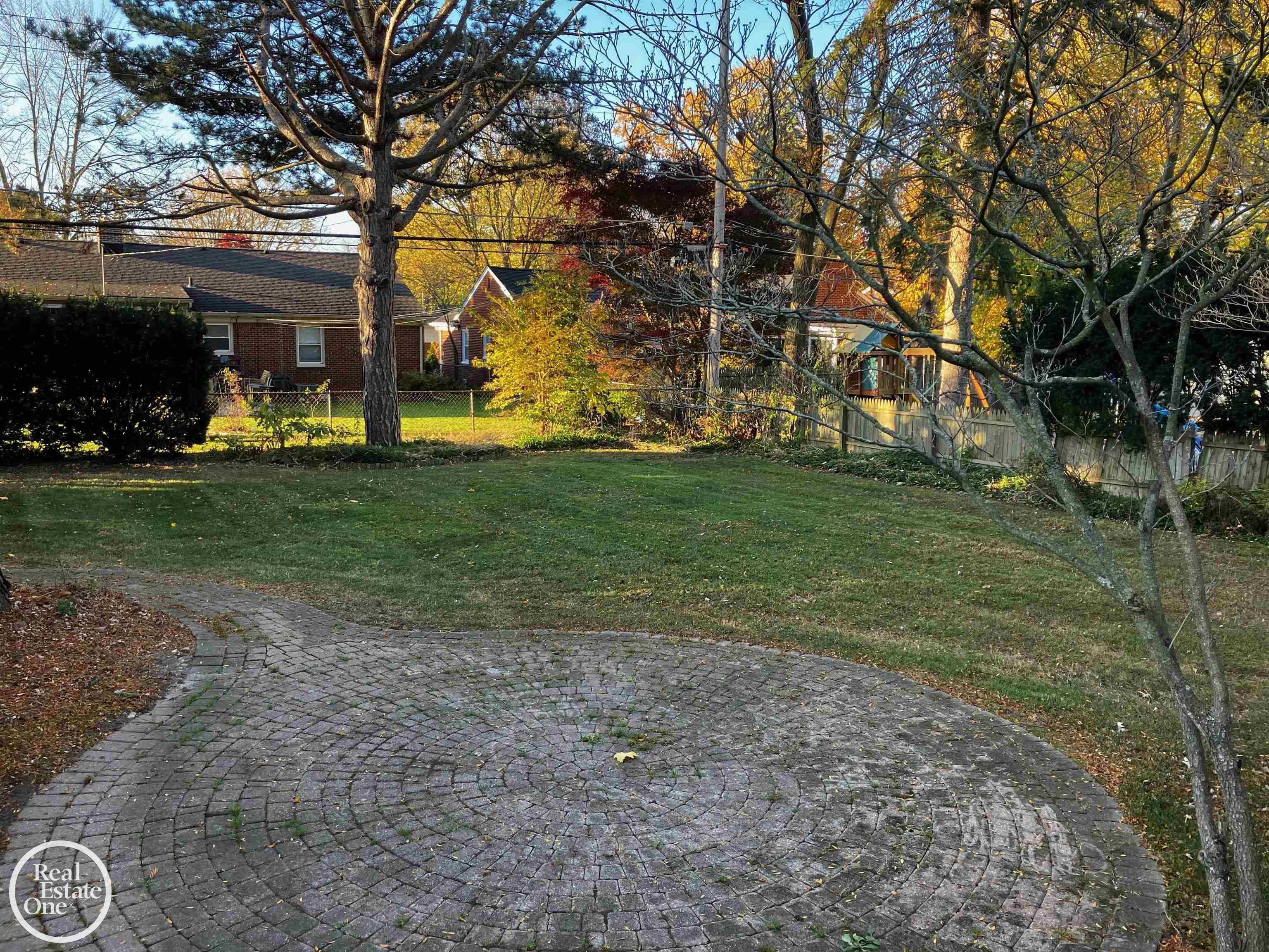 735 Hampton Road Grosse Pointe, MI 48236 - Photo 27 of 27 50160634-2325287d-5759-4d35-bdae-a691345c13d5.JPG