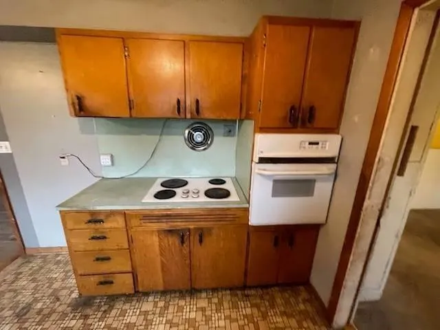 $102,000 | 1504 Oak Street, Other, KS 66508