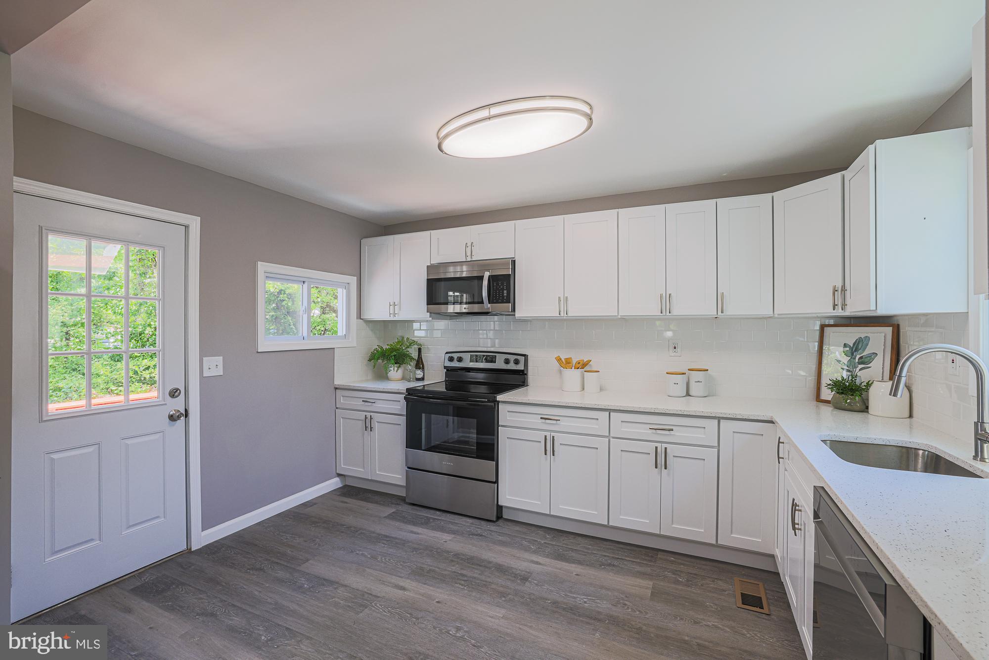 7665 Old Battle Grove Road Baltimore, MD 21222 - Photo 13 of 32 Kitchen