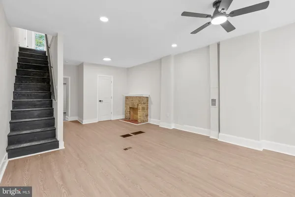 $1,999 | 35 East Collom Street, Philadelphia, PA 19144