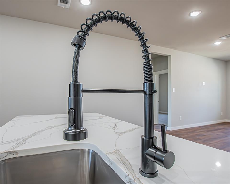124 Brookview Drive Jacksboro, TX 76458 - Photo 7 of 34 a bathroom with a sink