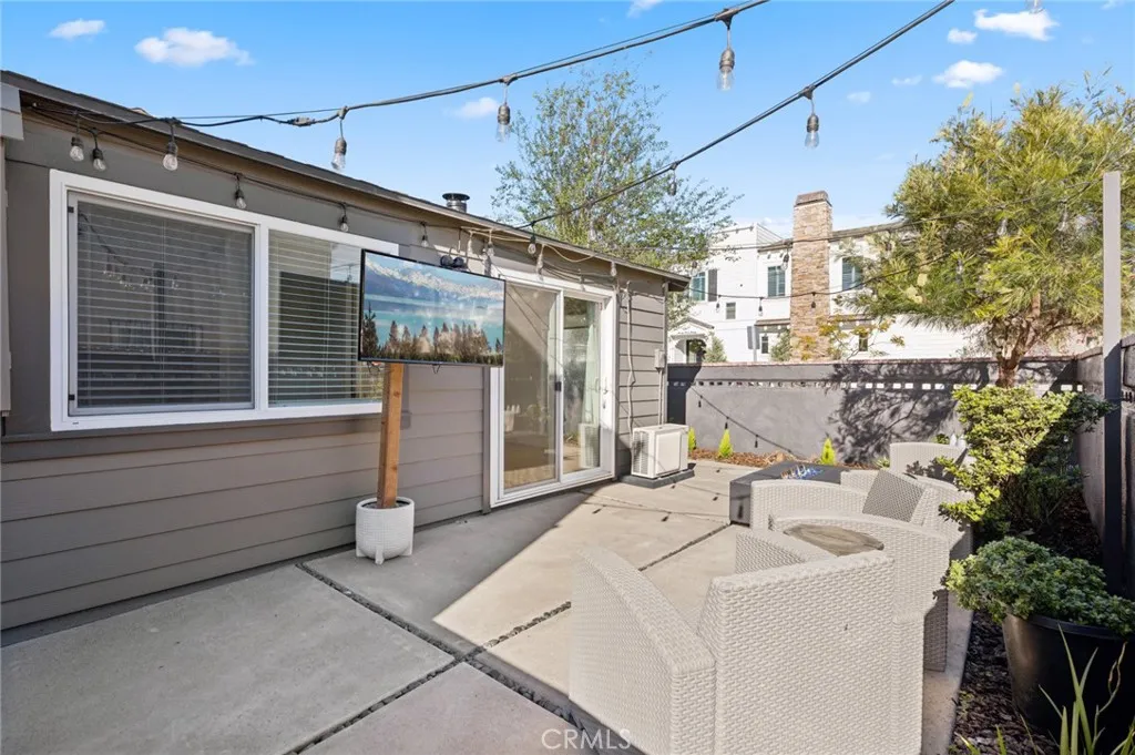 620 Acacia Avenue Corona del Mar, CA 92625 - Photo 20 of 24 a view of a house with sitting area