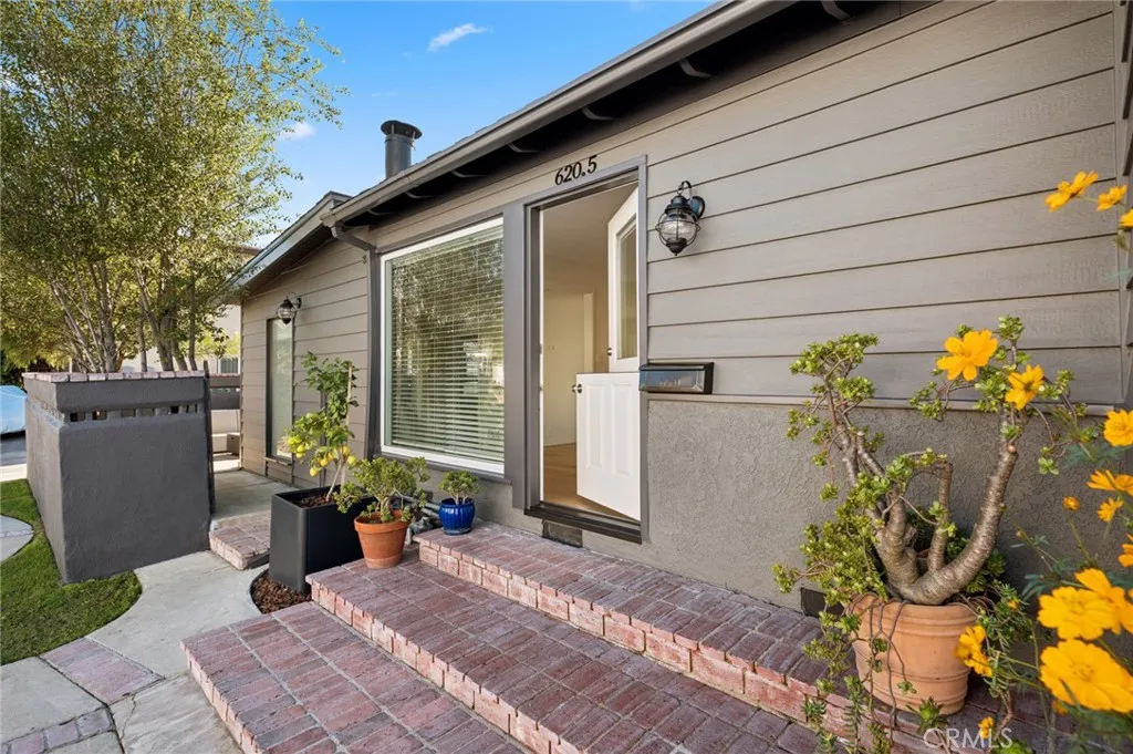620 Acacia Avenue Corona del Mar, CA 92625 - Photo 23 of 24 a view of a entryway front of house