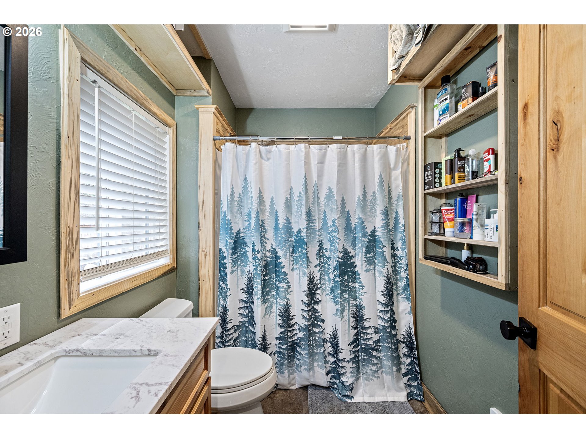 74129 London Road Cottage Grove, OR 97424 - Photo 18 of 44 a bathroom with a toilet a sink and a shower