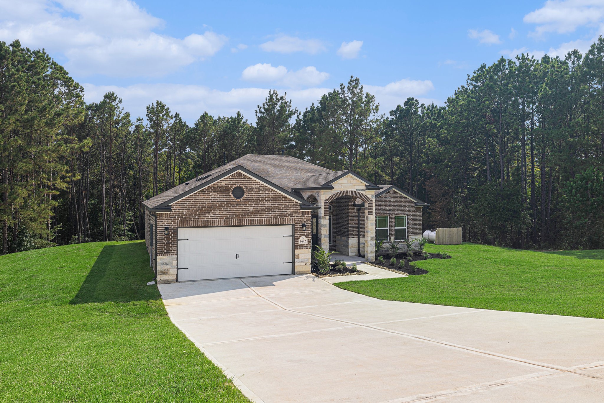 9642 Moss Rose Lane Willis, TX 77378 - Photo 2 of 37