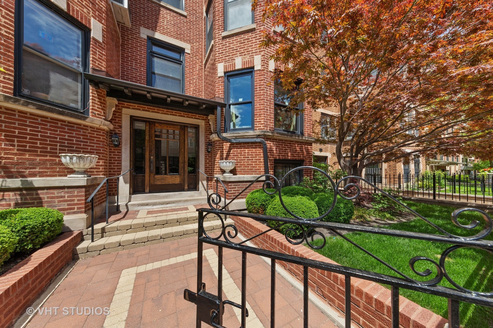556 West Roscoe Street, Unit 3 Chicago, IL 60657 - Photo 1 of 27