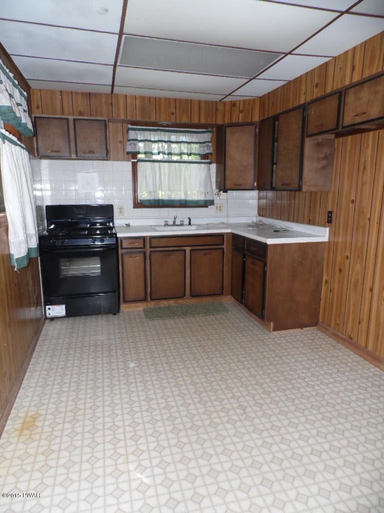 228 Doolan Road Dingmans Ferry, PA 18328 - Photo 9 of 14