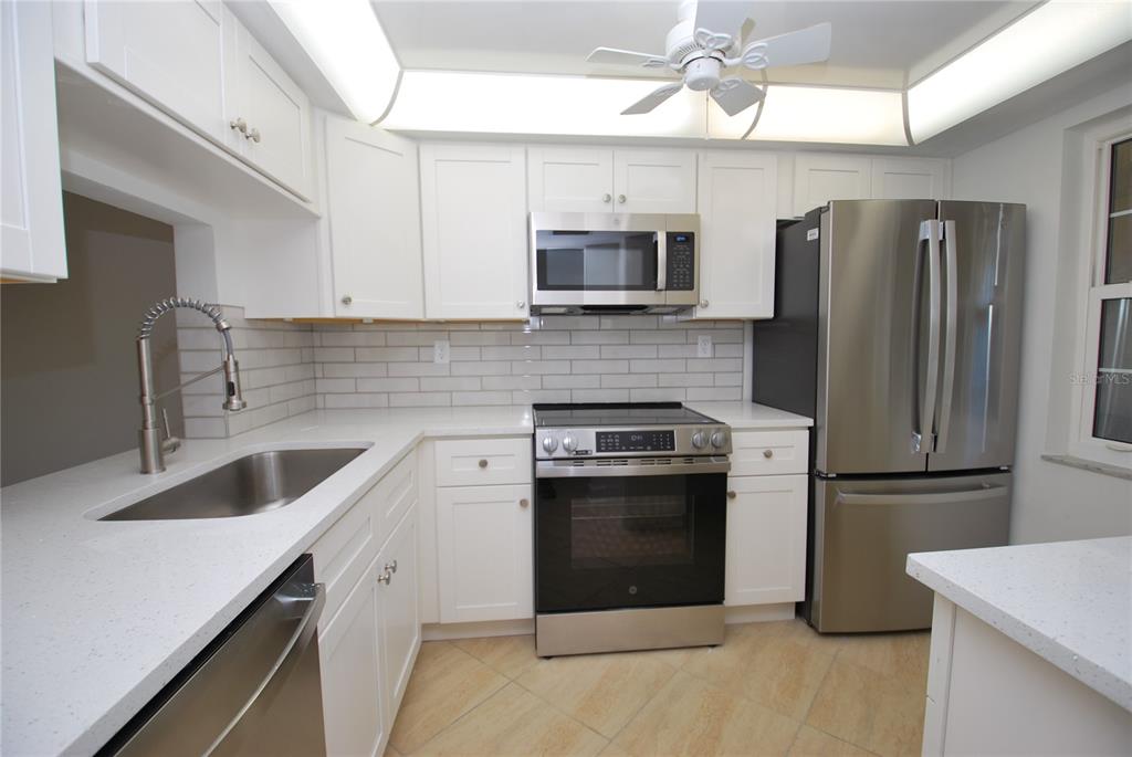 4136 Stratford Drive New Port Richey, FL 34652 - Photo 6 of 24