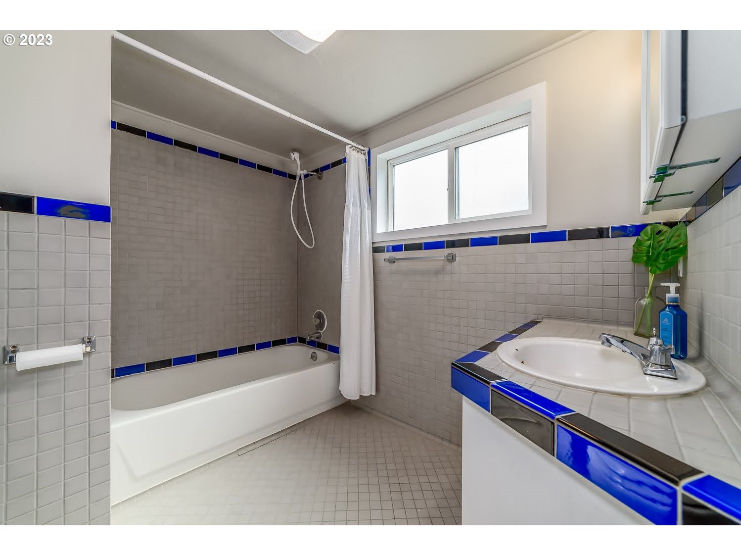 2705 G Street Springfield, OR 97477 - Photo 5 of 32 a bathroom with a sink and a bathtub