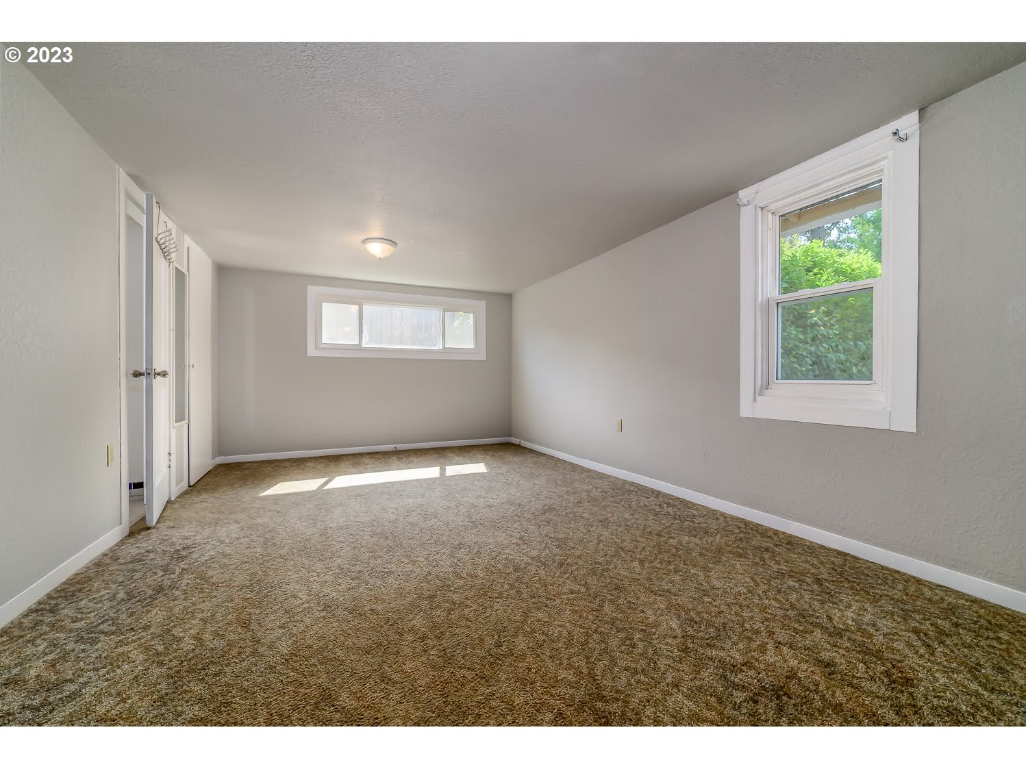 2705 G Street Springfield, OR 97477 - Photo 8 of 32 a view of empty room with window