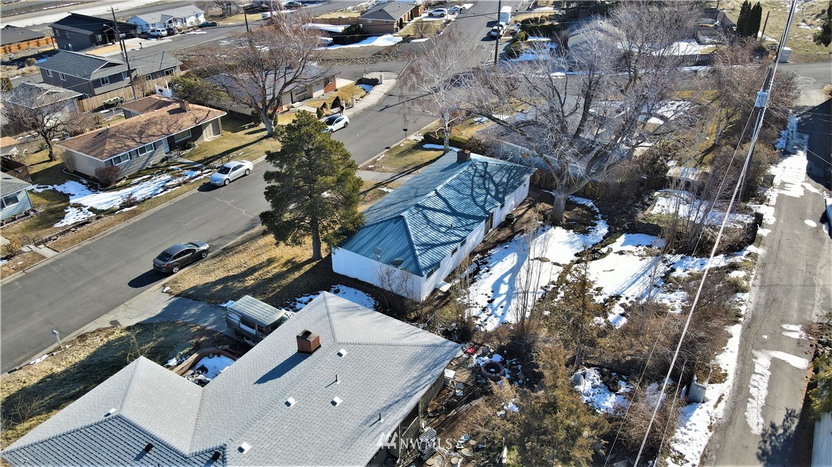 381 Patrick Road Ephrata, WA 98823 - Photo 29 of 32 an aerial view of a house with a yard
