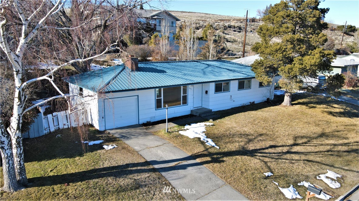 381 Patrick Road Ephrata, WA 98823 - Photo 32 of 32 a view of a house with a snow