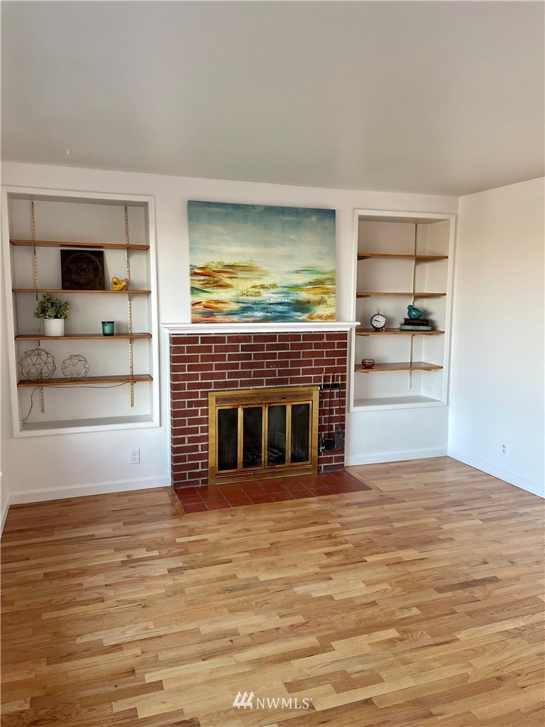 381 Patrick Road Ephrata, WA 98823 - Photo 7 of 32 a view of an empty room with a fireplace and a window