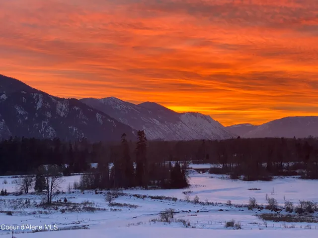 $450,000 | 53465 Highway 200, Clark Fork, ID 83811