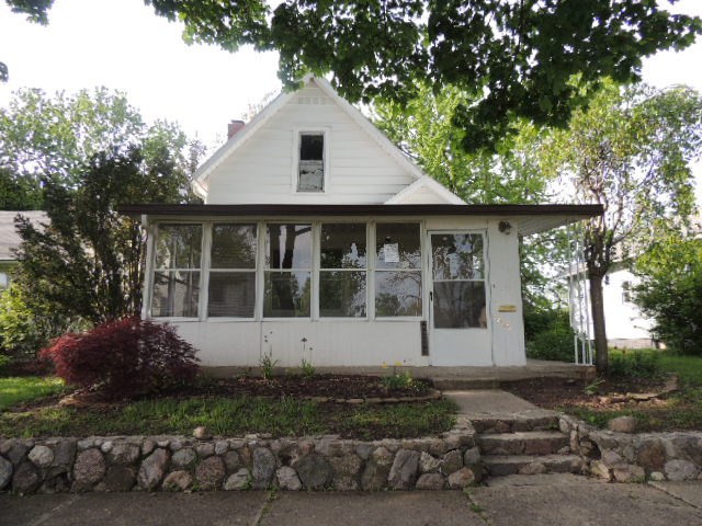 1816 Sinclair Street Fort Wayne, IN 46808 - Photo 1 of 8 Gallery Image 1