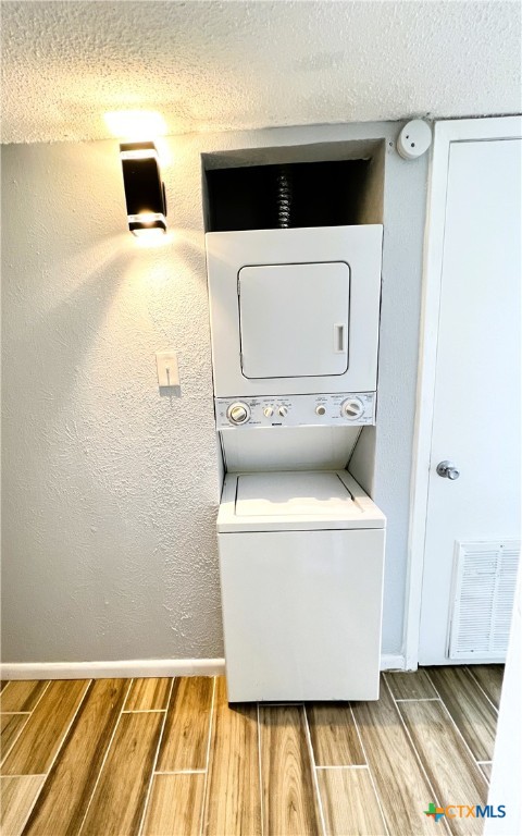 1901 North 10th Street, Unit 9 Killeen, TX 76541 - Photo 8 of 10 a utility room with a washer and dryer