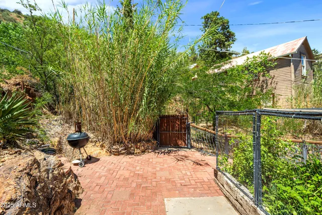 a view of a pathway with a yard