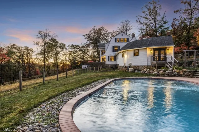 a view of a house with a backyard