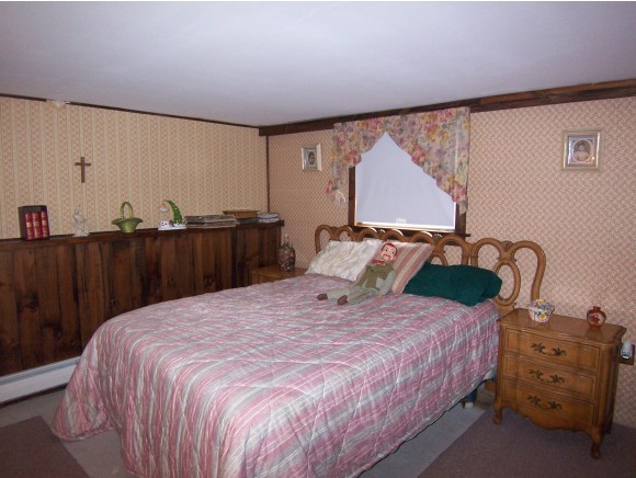 12 Center Street Bennington, VT 05201 - Photo 17 of 24 Gallery Image 17