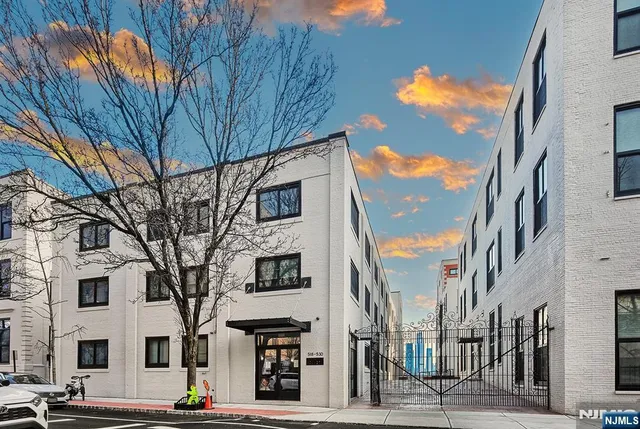 $589,700 | 518-536 Gregory Avenue, Unit C408, Weehawken, NJ 07086