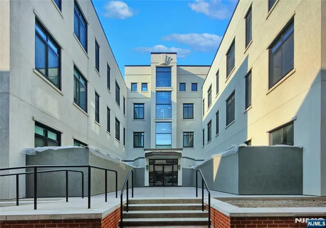 $589,700 | 518-536 Gregory Avenue, Unit C408, Weehawken, NJ 07086