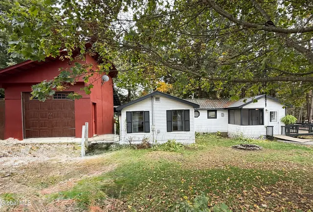 $128,600 | 90 Library Avenue, Warrensburg, NY 12885