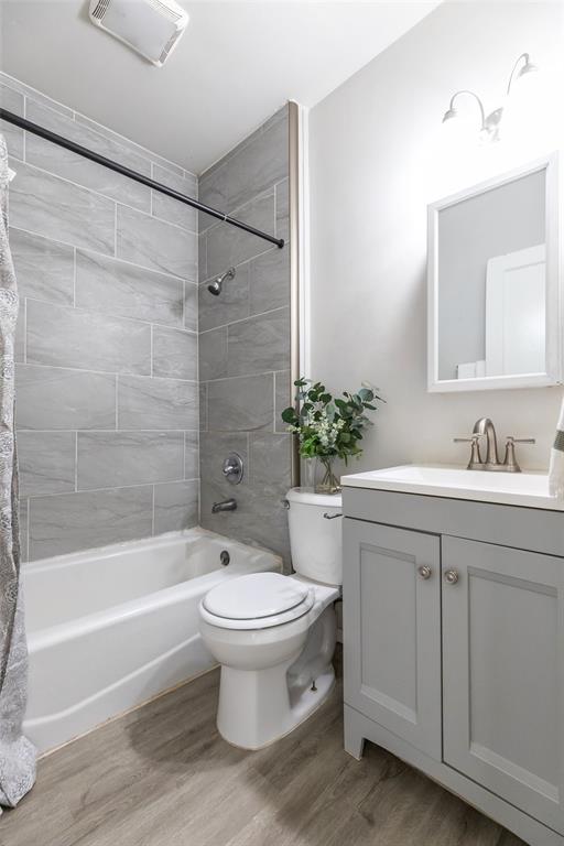 3349 South 3rd Street Abilene, TX 79605 - Photo 19 of 30 a bathroom with a sink toilet and bathtub