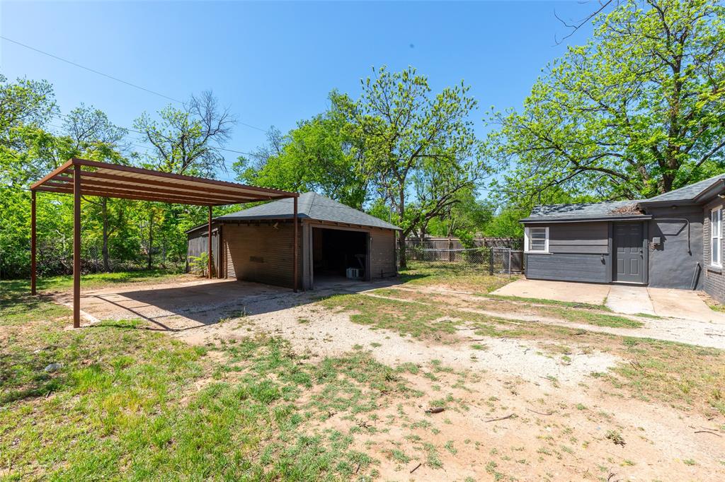 3349 South 3rd Street Abilene, TX 79605 - Photo 5 of 30 a big yard with potted plants in front of it