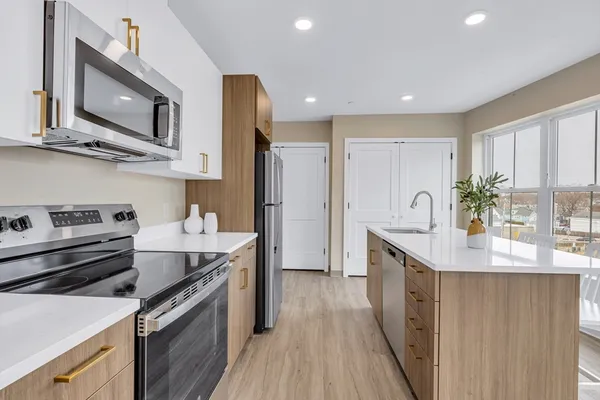 $2,800 | 375 Cummins Highway, Unit 301, Boston, MA 02136