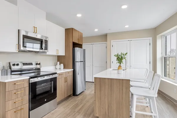 $2,800 | 375 Cummins Highway, Unit 301, Boston, MA 02136