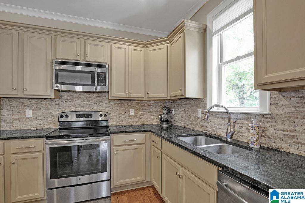 6448 Spring Street Trussville, AL 35173 - Photo 5 of 23