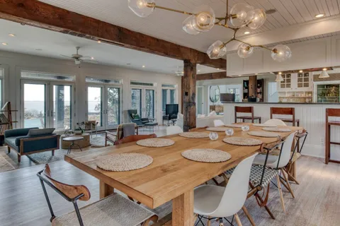 22 Knoll Road, Southampton, NY 11968