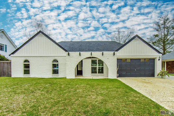 $258,000 | 228 Lake Crescent Circle, Houma, LA 70360