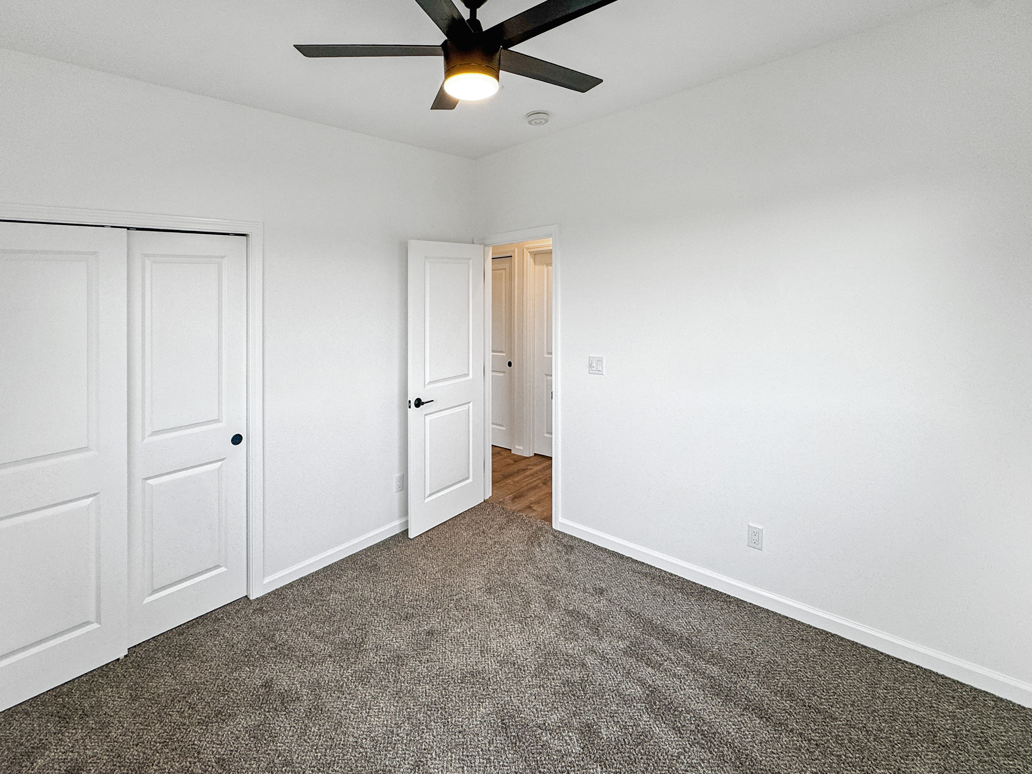18-7846 Leonaka Road Mountain View, HI 96771 - Photo 8 of 13 an empty room with closet and fan