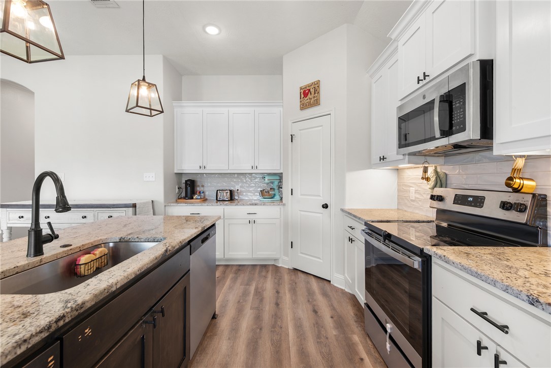 401 Brazos Bend Snook, TX 77879 - Photo 7 of 19
